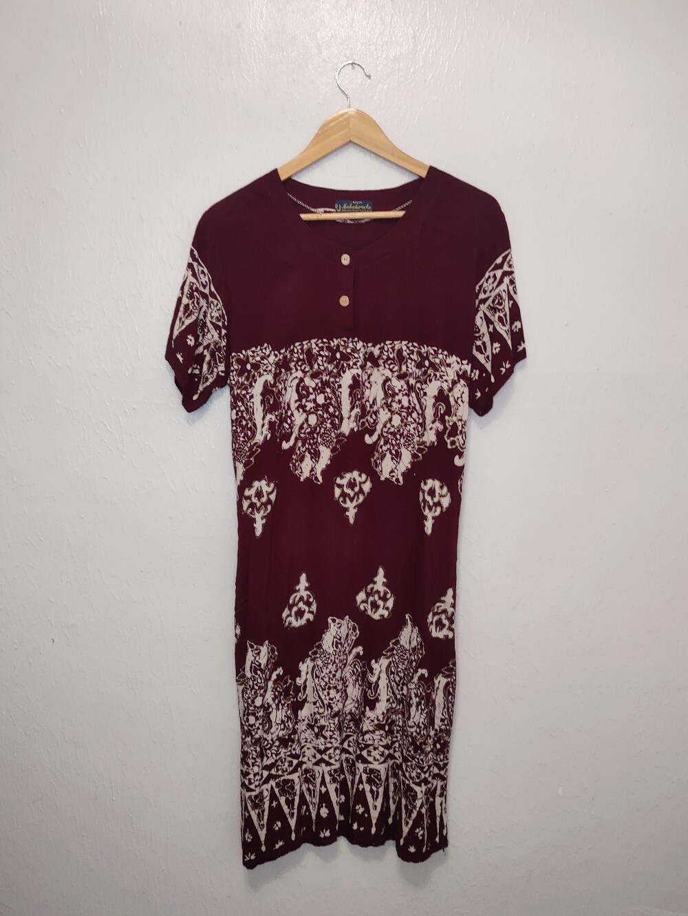 Maroon And White With AGold Accent Design Women's Dress M/L - Picture 1 of 8
